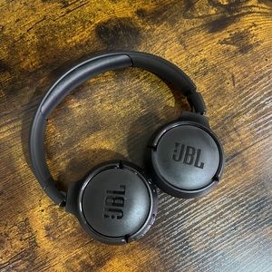 JBL Tune 510BT: Wireless On-Ear Headphones with Purebass Sound - Black -